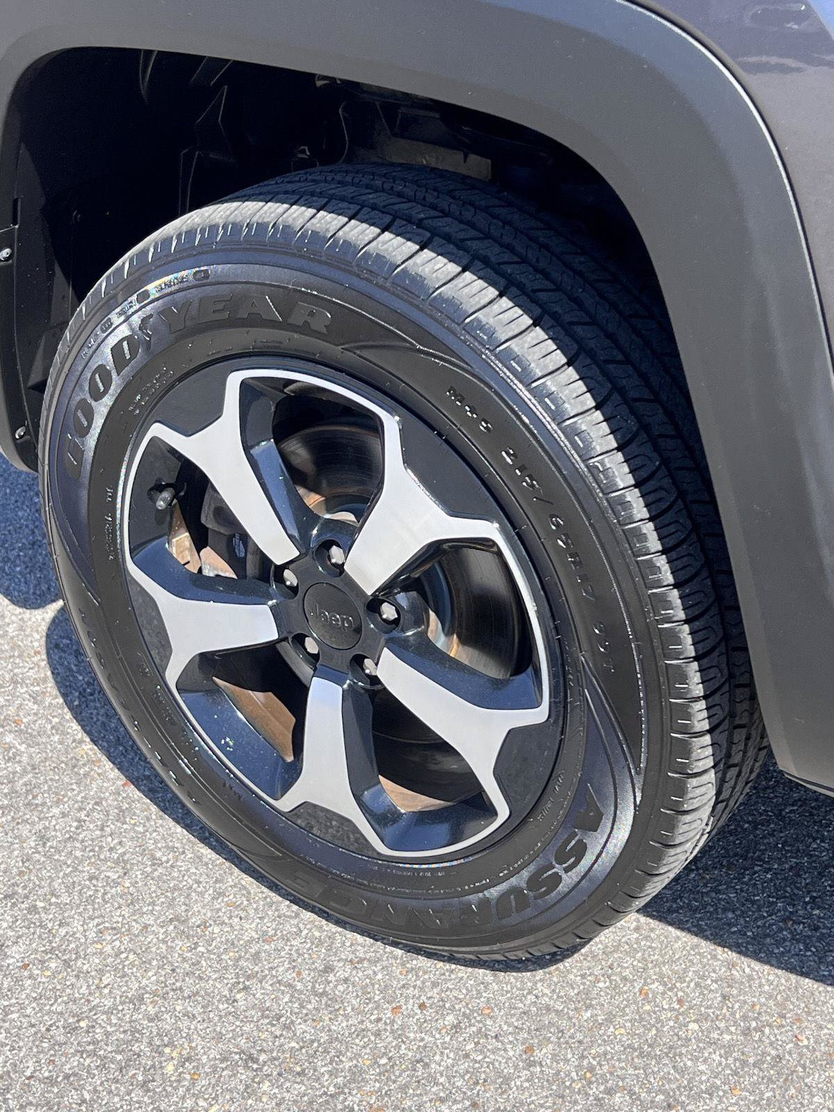 Used 2021 Jeep Renegade Trailhawk AWD/4WD image 17
