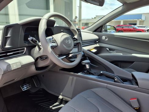 New 2025 Hyundai Elantra Sport image 13
