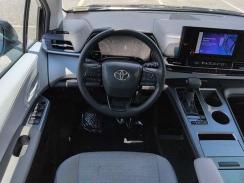 Certified 2026 Toyota Sienna LE FWD image 16