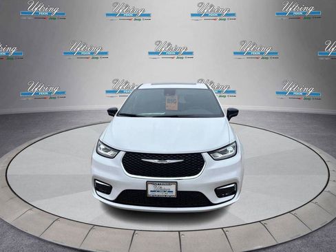 New 2026 Chrysler Pacifica Limited w/ Uconnect Theater Family Group image 8