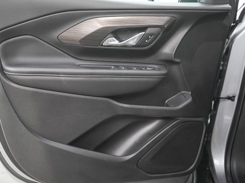 Used 2024 GMC Terrain SLE FWD image 18