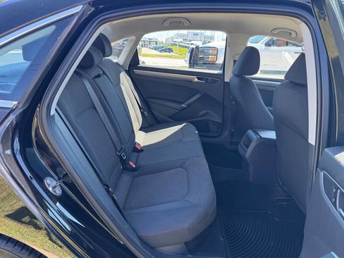 Used 2016 Volkswagen Passat 1.8T R-Line image 13