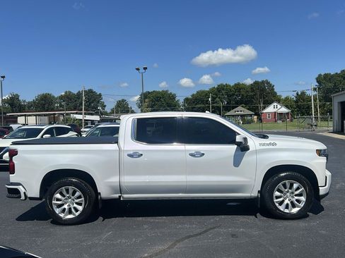 Used 2019 Chevrolet Silverado 1500 High Country w/ Technology Package AWD/4WD image 4