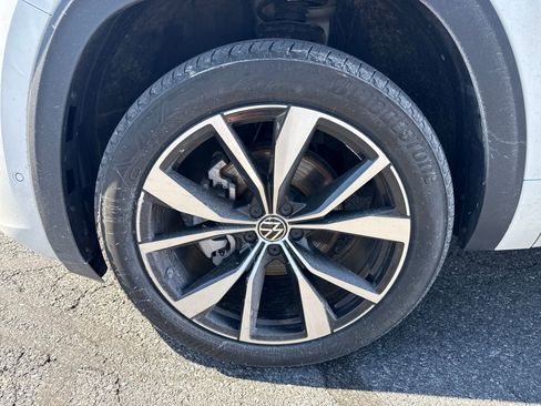 Used 2025 Volkswagen Atlas SEL Premium R-Line image 10