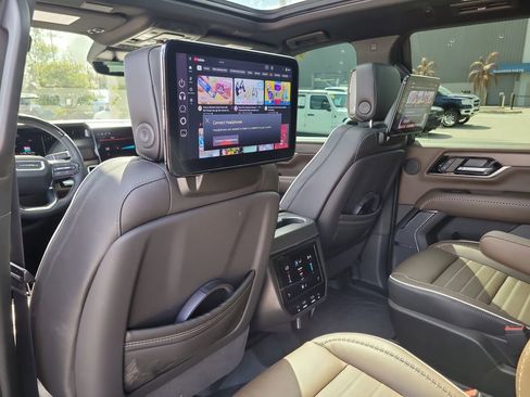 Used 2025 GMC Yukon Denali Ultimate image 13
