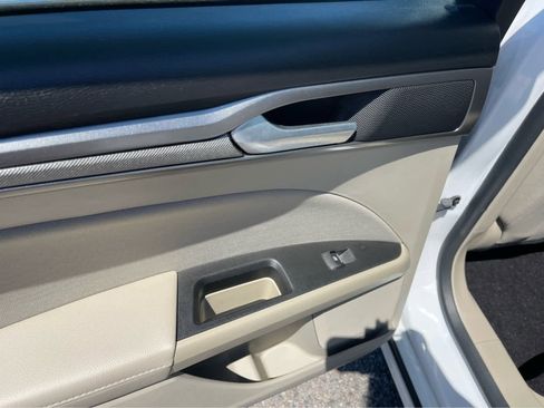 Used 2020 Ford Fusion SE AWD/4WD image 19