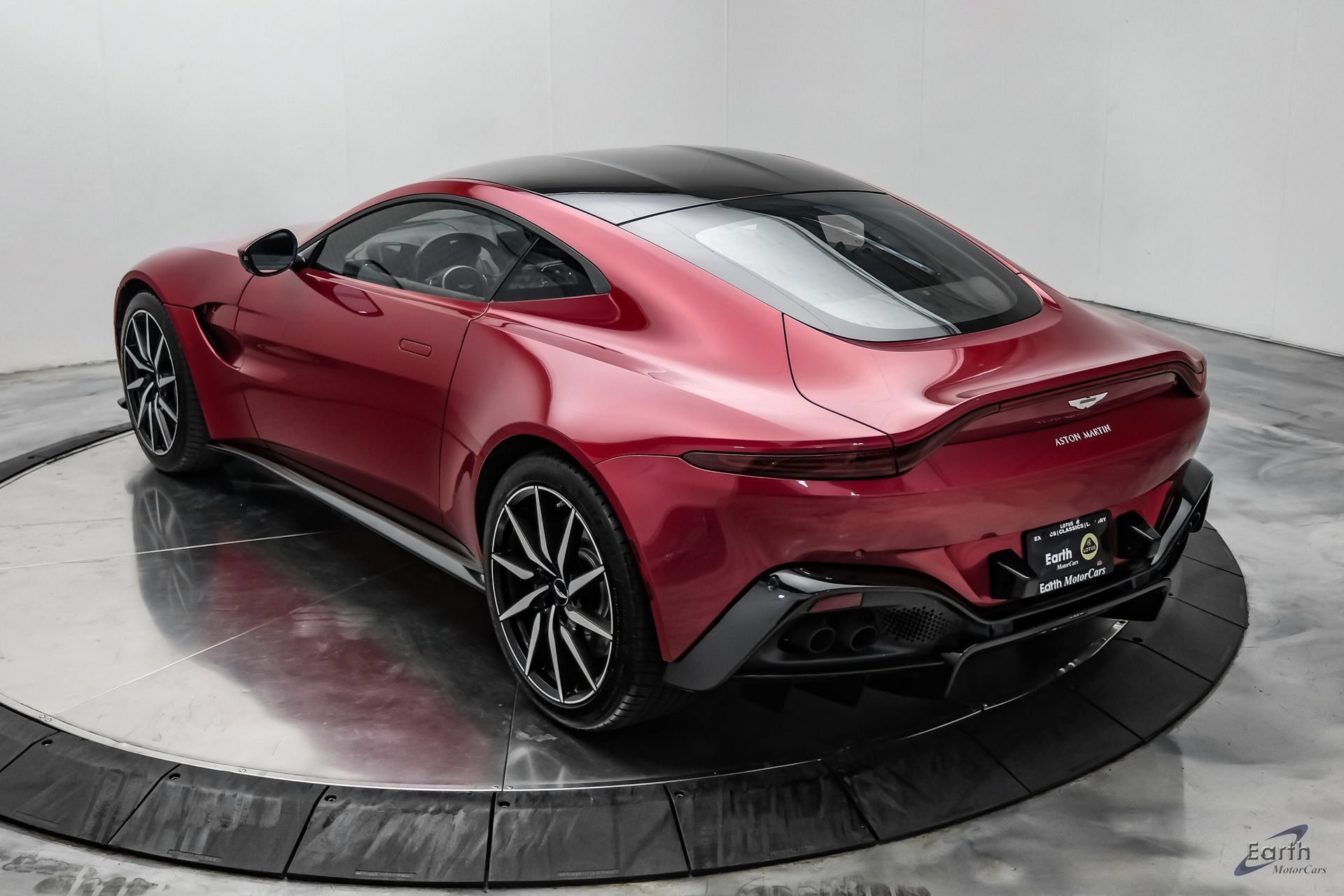 Used 2019 Aston Martin V8 Vantage Coupe RWD image 14