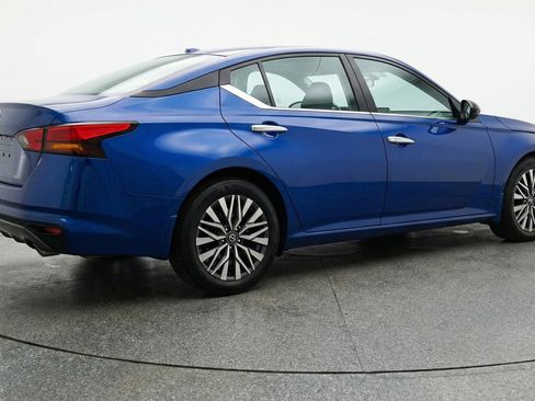 Used 2025 Nissan Altima 2.5 SV image 9