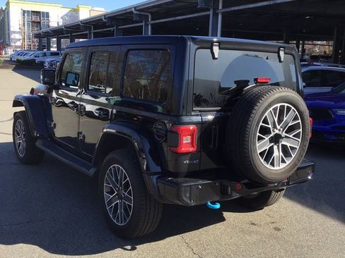 Used 2023 Jeep Wrangler Unlimited Sahara image 3