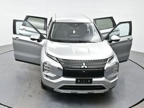 Used 2024 Mitsubishi Outlander SE image 43