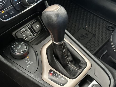 Used 2017 Jeep Cherokee Latitude w/ True North Edition AWD/4WD image 22