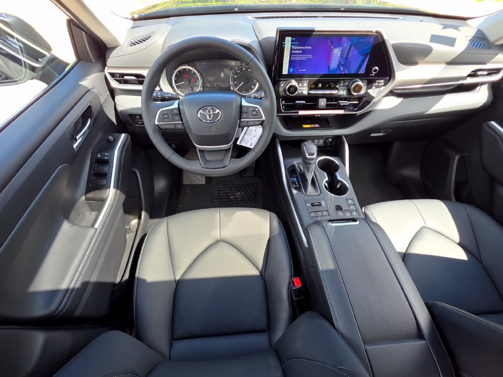 Certified 2026 Toyota Highlander XLE AWD/4WD image 6