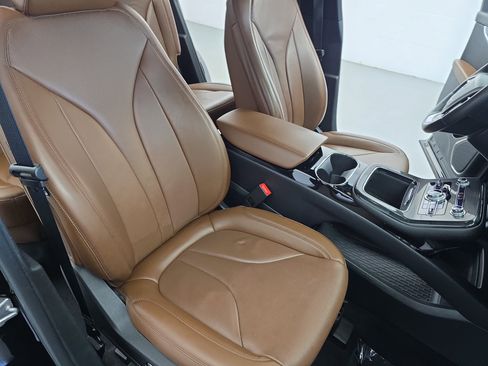 Used 2023 Lincoln Nautilus Reserve image 10