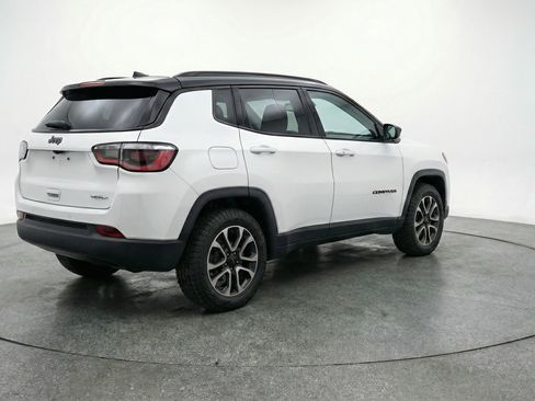 Used 2025 Jeep Compass Trailhawk image 9