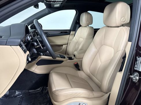 Certified 2026 Porsche Macan AWD/4WD image 5