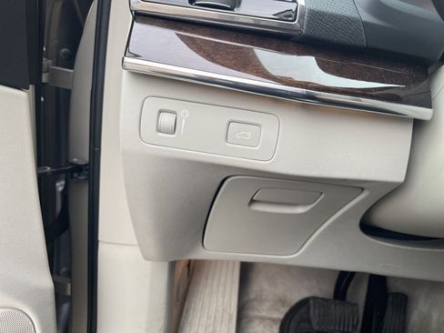 Used 2016 Volvo XC90 T6 Momentum w/ Momentum Plus Package image 14