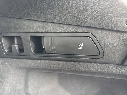 Used 2019 Audi e-tron Prestige w/ Prestige Package image 13