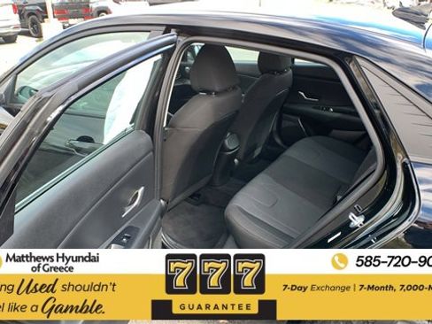 Used 2023 Hyundai Elantra SE image 17