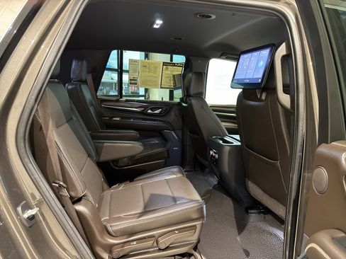 Used 2021 GMC Yukon Denali w/ Advanced Technology Package image 23