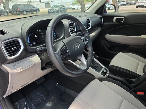 Used 2024 Hyundai Venue SEL FWD image 13