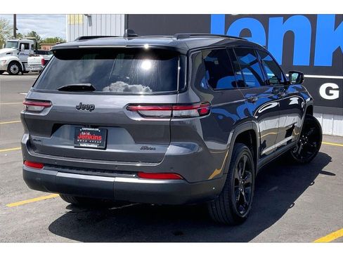 Used 2024 Jeep Grand Cherokee L Altitude AWD/4WD image 15