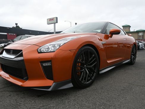 Used 2017 Nissan GT-R Premium AWD/4WD image 24