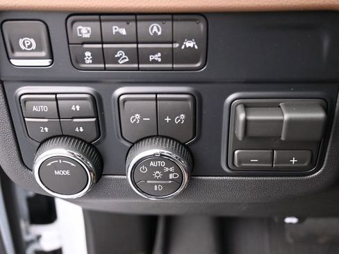 New 2026 Chevrolet Tahoe High Country w/ Sun And Tow Package image 34