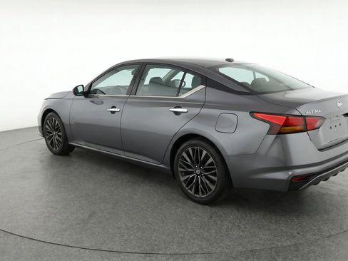 Used 2025 Nissan Altima 2.5 SV FWD image 6