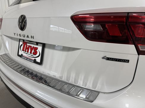 Used 2022 Volkswagen Tiguan SEL R-Line image 8