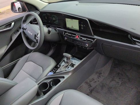 New 2026 Kia Niro EX FWD image 30