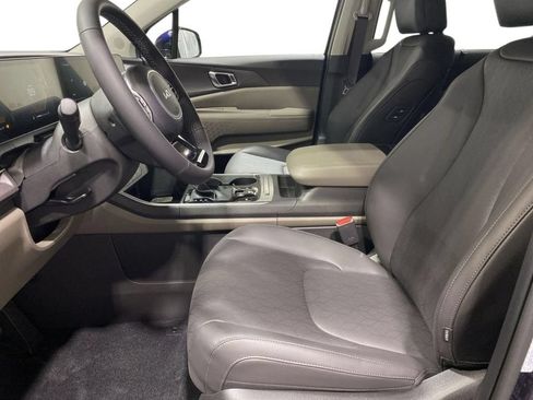 New 2026 Kia Carnival EX FWD image 12