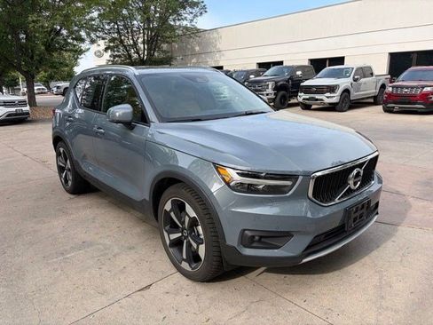 Used 2020 Volvo XC40 T5 Momentum w/ Protection Package Premier AWD/4WD image 7