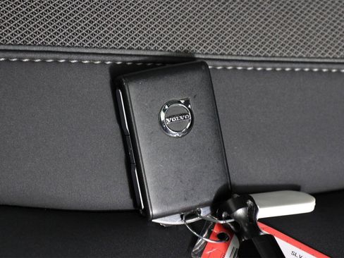 Certified 2023 Volvo C40 Recharge Core w/ Climate Package image 31