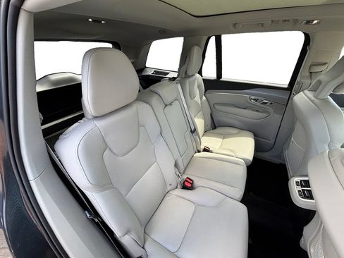 Used 2022 Volvo XC90 T5 Momentum AWD/4WD image 18