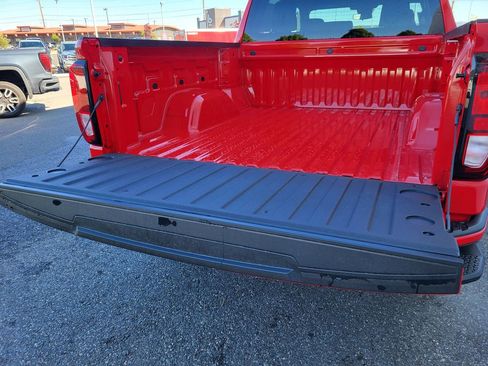 New 2025 GMC Sierra 1500 Elevation image 8