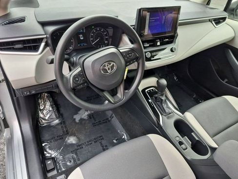 Used 2025 Toyota Corolla LE FWD image 9