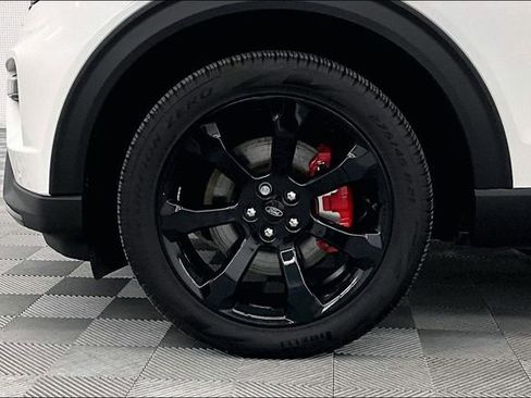 Used 2024 Ford Explorer ST w/ Technology Package image 10