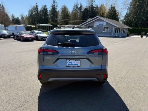 Used 2024 Toyota Corolla Cross XLE w/ Convenience Package image 6