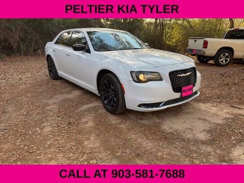 Used 2019 Chrysler 300 Touring w/ Sport Appearance Package image 1