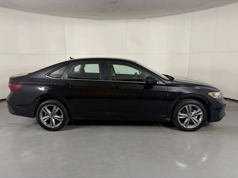 Used 2024 Volkswagen Jetta SE FWD image 9