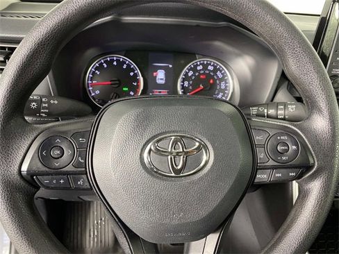 Used 2022 Toyota RAV4 XLE w/ Convenience Package image 16