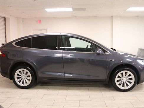 Used 2018 Tesla Model X 75D image 10