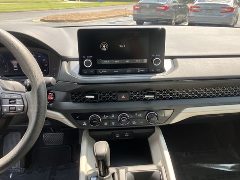 Used 2024 Honda Accord EX image 26