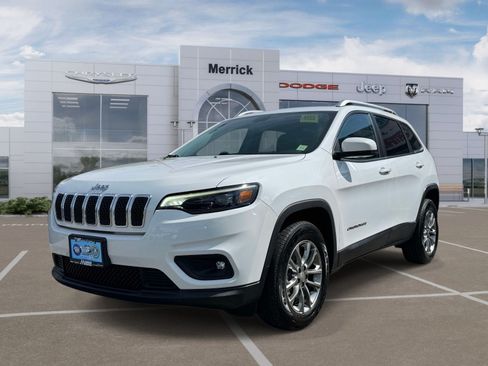 Used 2019 Jeep Cherokee Latitude Plus w/ Cold Weather Group AWD/4WD image 4