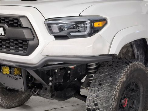Used 2022 Toyota Tacoma TRD Sport image 12
