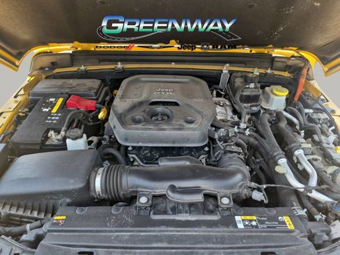 Used 2021 Jeep Wrangler Unlimited Sahara w/ Cold Weather Group AWD/4WD image 16