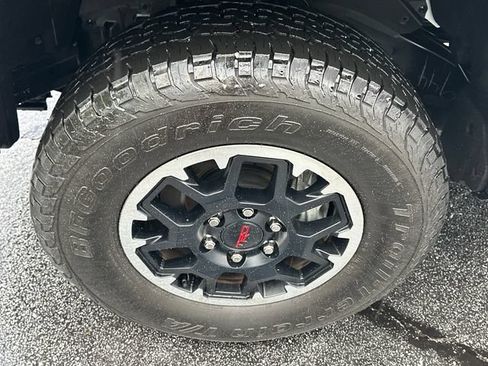 Used 2024 Toyota Tacoma TRD Off-Road w/ TRD Off Road Upgrade Package AWD/4WD image 10