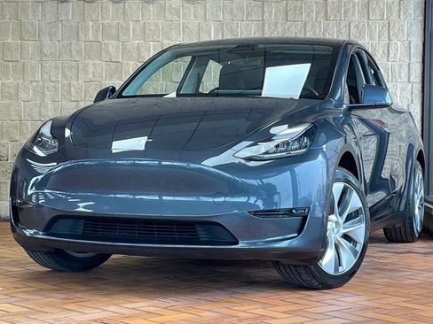 Used 2023 Tesla Model Y Long Range image 2