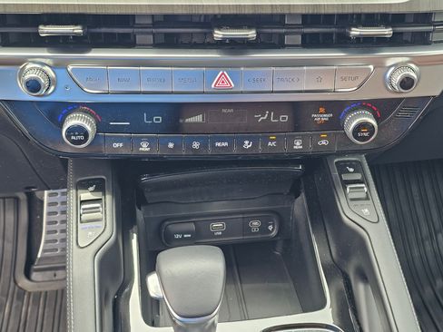 Used 2024 Kia Telluride SX w/ Towing Package FWD image 29