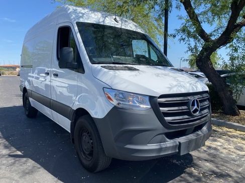 Used 2025 Mercedes-Benz Sprinter 2500 image 4